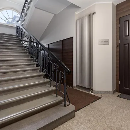 Art Noveau Quarter With Patio *