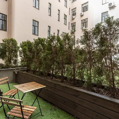 Art Noveau Quarter With Patio *