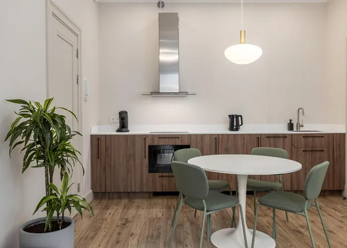 Appartement Art Noveau Quarter With Patio *