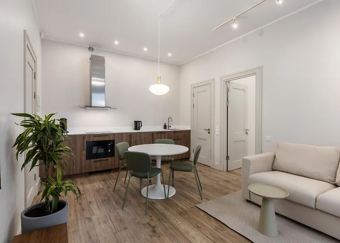 Art Noveau Quarter With Patio *