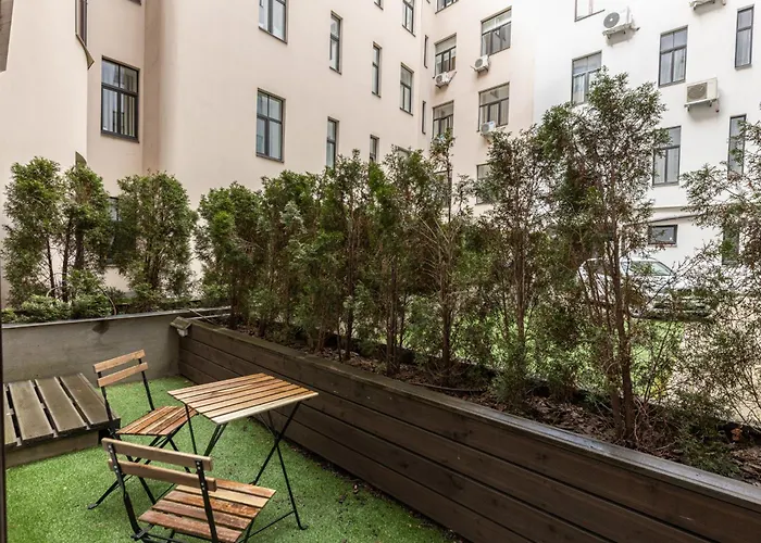 Art Noveau Quarter With Patio *