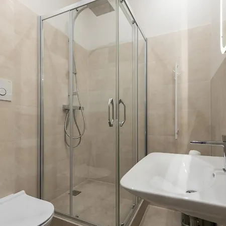 Art Noveau Quarter With Patio *