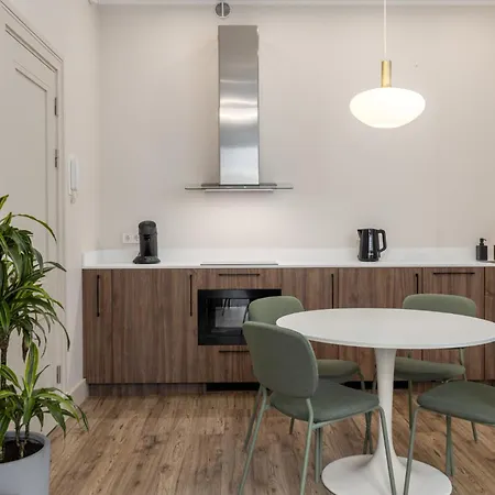 アパート Art Noveau Quarter With Patio *